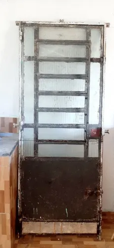 Porta Basculante de Ferro 80x120