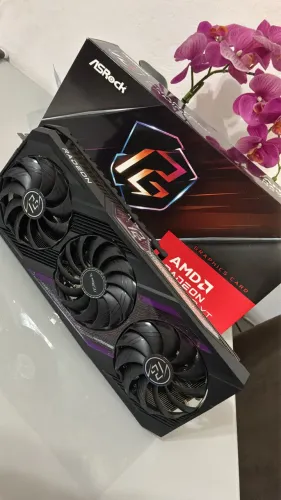 Placa de video AS Rock RX7700xt 16GB