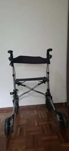 Andandor 4 rodas Supermedy com assento e sistema de fresagem estabilizador