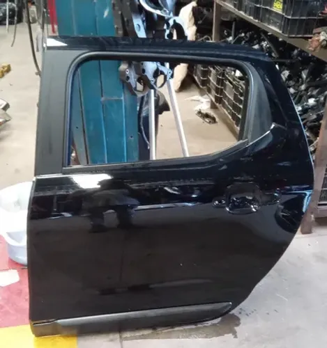 Porta Traseira esquerda Fiat Strada 21/22 com friso Original