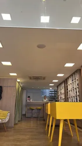 Painel de lâmpadas em ótimo estado