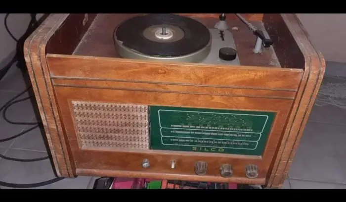 Rarissimo rádio vitrola Silco funcionando