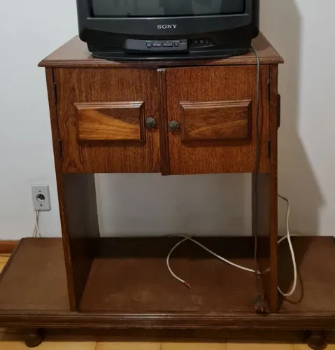 Móvel para tv, som ou outra finalidade em sucupira maciça 