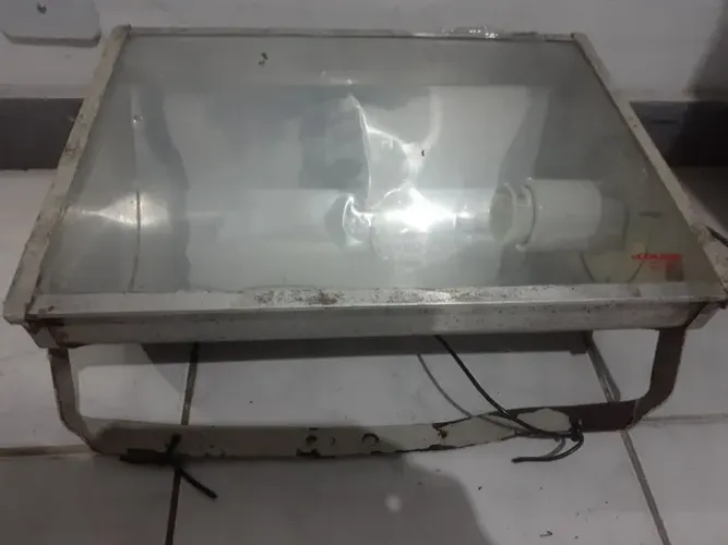 Projetor refletor para lâmpadas
