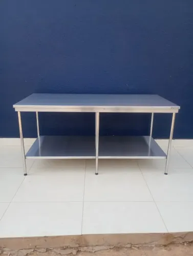 Mesa 1.80x0.80 em aço inox