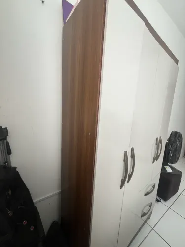 Guarda roupa 4 portas semi novo 