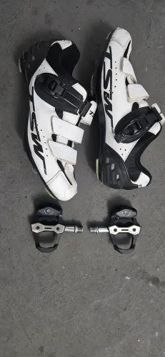 Pedal e sapatilha speed
