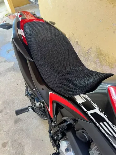 Capa de Banco Ventilada para Moto - Conforto e Proteção