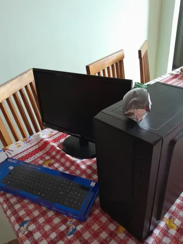 Computador completo, i5 16 giga de memoria SSD 256  novíssimo, preço: 1.099,00 F: *