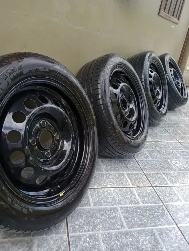Jogo de Rodas 15, original Ford furação 4x108 com pneus Pirelli Powerenery 195/55 R15