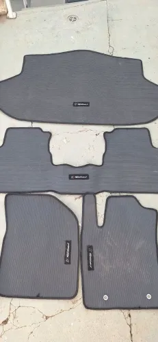 Jogo de tapetes internos e porta malas Fastback