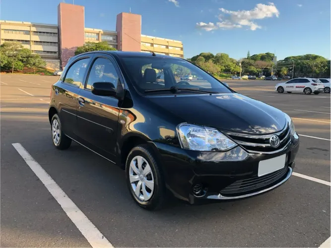 TOYOTA ETIOS XS 1.3 16V 4P HATCH FLEX 2013 (IPVA PAGO)