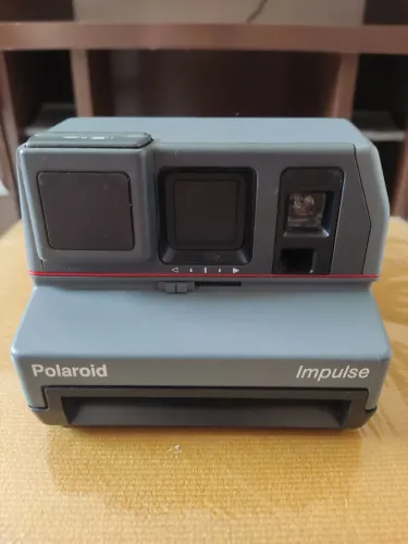 Câmera Polaroid antiga
