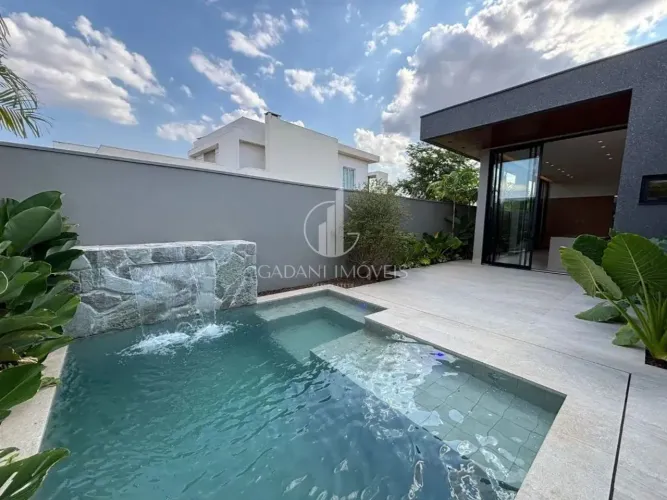CASA COM 3 SUITES SENDO UMA MASTER A VENDA POR R$ 2.290.000,00 NO CONDOMINIO PORTAL DA MAT