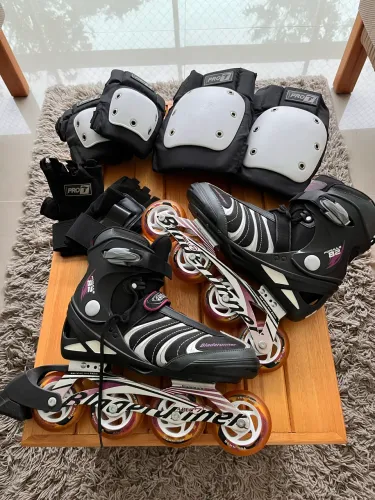 Vendo Patins Bladerunner Formula 82W NOVÍSSIMO!!! Tamanho 39 - Serve para 38, 39 e 40.