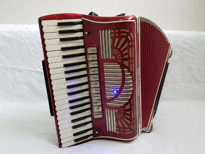 Acordeon Italiano em Quarta de Voz Oitavada 120 Baixos 