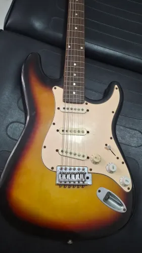 Guitarra em perfeito estado 