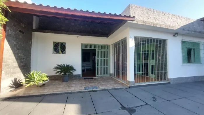 Alugo casa com 4 qts próximo ao Ferreira Machado!