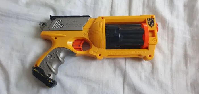 Pistola de brinquedo Nerf Maverick Rev-6