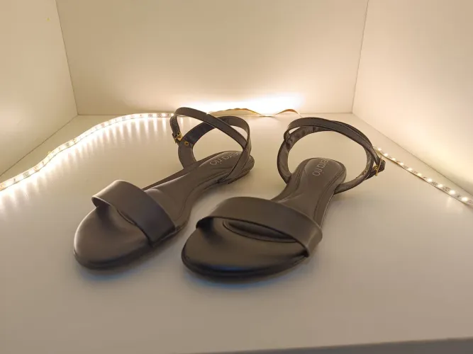 Sandália rasteira beira rio 