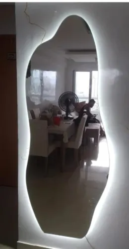 Espelho com iluminação LED inteligente