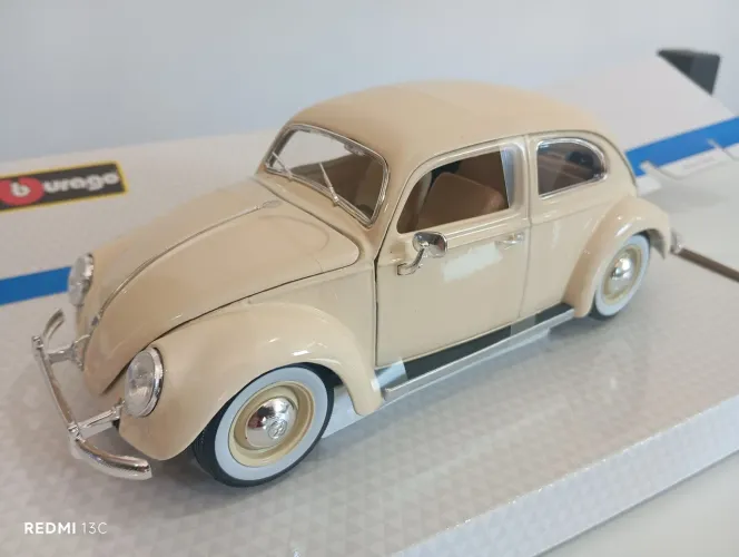 Top Carrinho de Miniatura Volkswagen Kafer-Beetle 1955 - Burago - escala 1/18