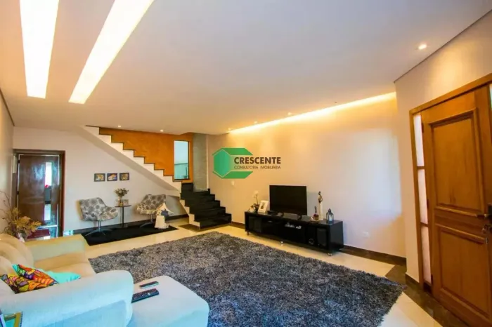 Belíssimo sobrado a 1,5 Km da Academia Smart Fit!!!