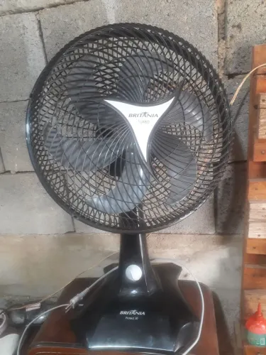 Ventilador britania turbo, 220 v semi novo