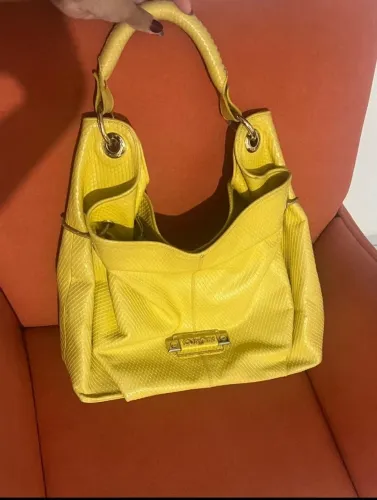 Bolsa Carmen Steffens Amarela de ombro, pouco usada, aceita-se proposta.