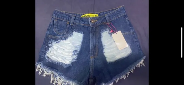 Short Jeans Destroyed com etiqueta 40/42