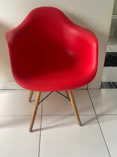 Cadeira Eames Vermelha