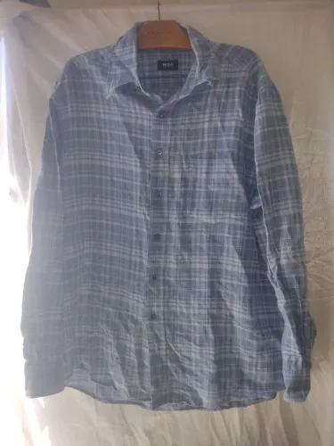 Camisa flanelada manga longa Hugo Boss.