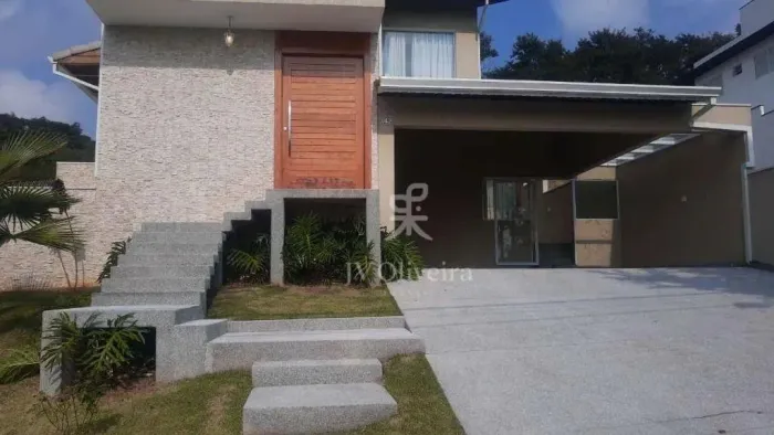 Casa em condomínio à venda, 300 m², 3 suítes, 4 banheiros, 4 vagas - Jardim Caiapia - Coti