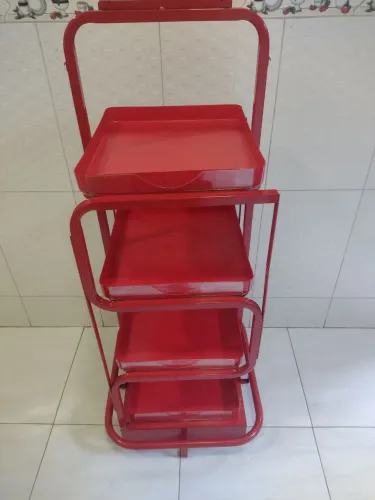 Expositor  bem conservado todo de ferro metragem de 1,20 x 40 ideal para lojas e etc.. 