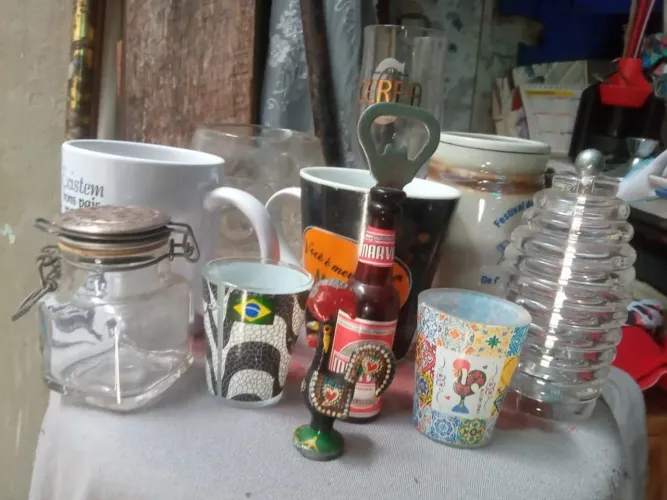 R$95 Lote de canecas, taças, copinhos,10peças.