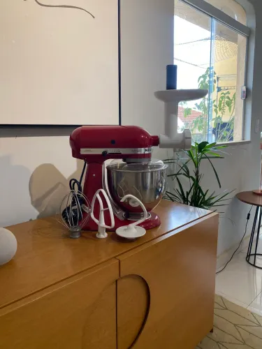 Imperdível! Batedeira Kitchenaid Artisan Vermelha por apenas R$2098,00