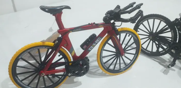 Miniatura de bicicleta pra colecionar realista 3d