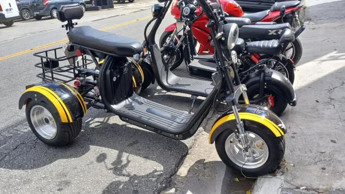 Triciclo elétrico motor 100% elétrico e bateria removível