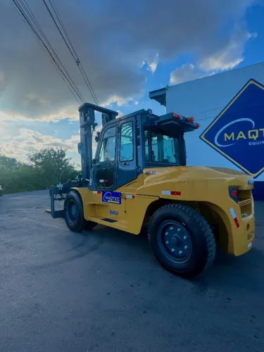 LOCAÇÃO DE EMPILHADEIRA DE 10TON  - CABINADA