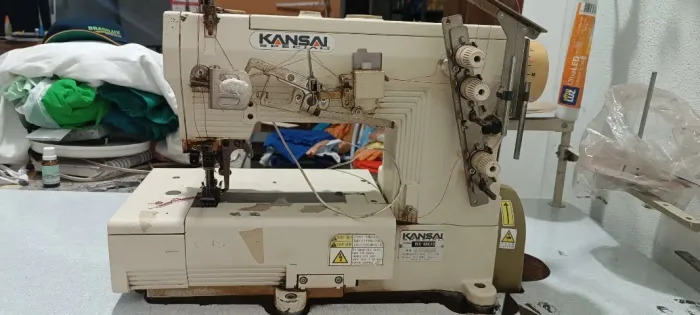 Máquina de costura industrial galoneira Kansai Special WX-8803D