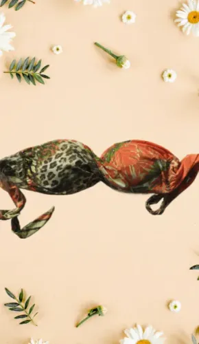 top de biquíni tomara que caia p estampa tropical animal print