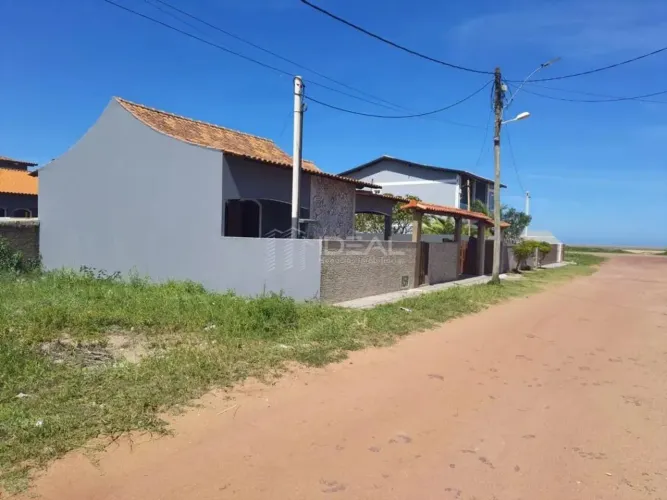 Casa na Praia de Santa Clara: 360m², 2 dormitórios, 1 suíte, 2 banheiros - R$270k para ven