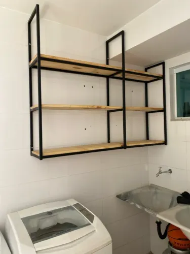 Prateleira de Metal e Madeira para Organização