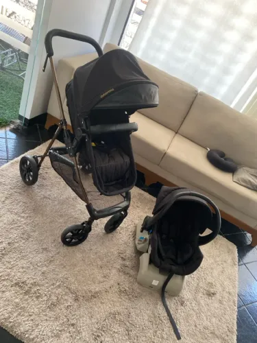 Carrinho de bebê e bebê conforto gazerano