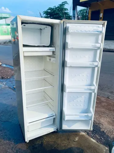 Vende-se geladeira consul !