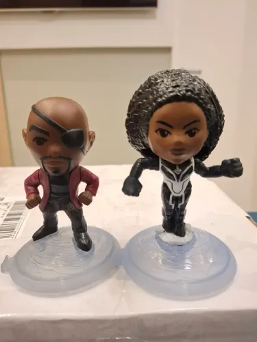 Bonecos colecionáveis Nick Fury e Monica Rambeau - Marvel