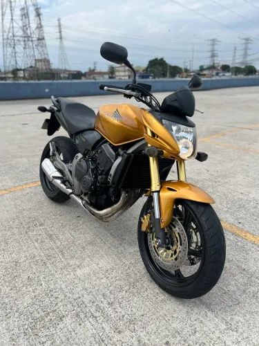 Hornet ano 2010! Moto muito nova! Baixo km!