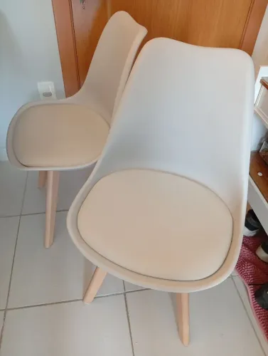 Vendo 2 Cadeira Saarinen - Base Wood - novas<br><br>*** ACEITA CARTÃ