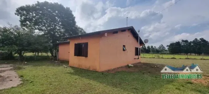 Velleda oferece maravilhoso sítio com ampla casa em Águas Claras, Viamão, aceita troca