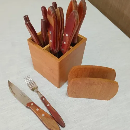 Talheres para churrasco com suporte e guarda guardanapo